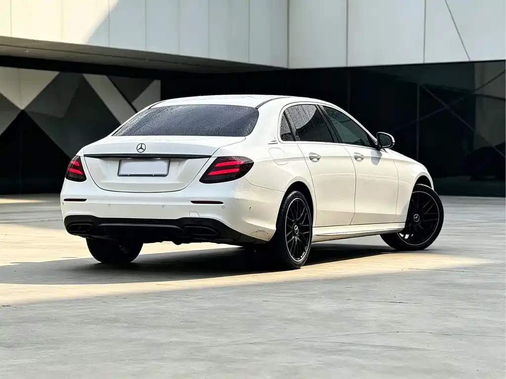 Mercedes-Benz E-Class — миниатюра 4