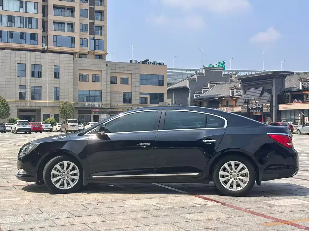 Buick LaCrosse — миниатюра 2
