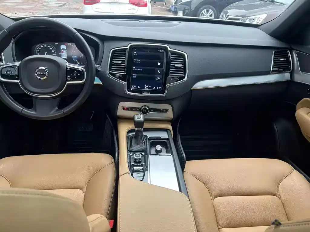 Volvo XC90 2017 T6 5 мест