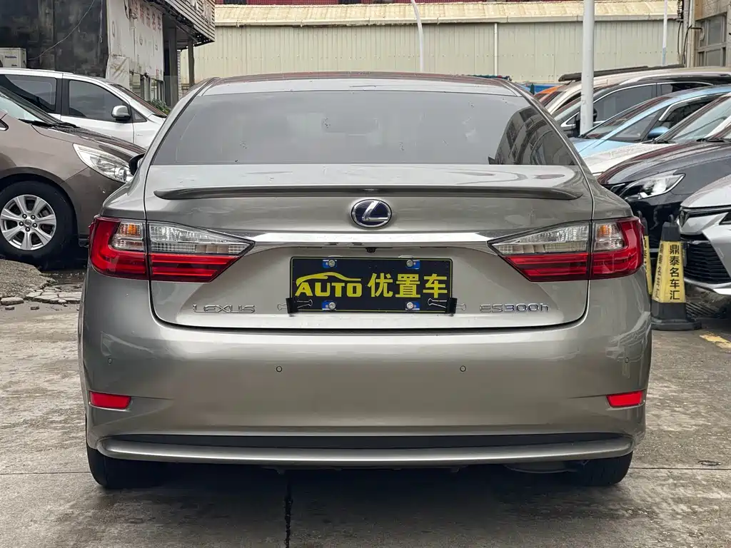 Lexus ES 2017 300h Mark Levinson Comfort