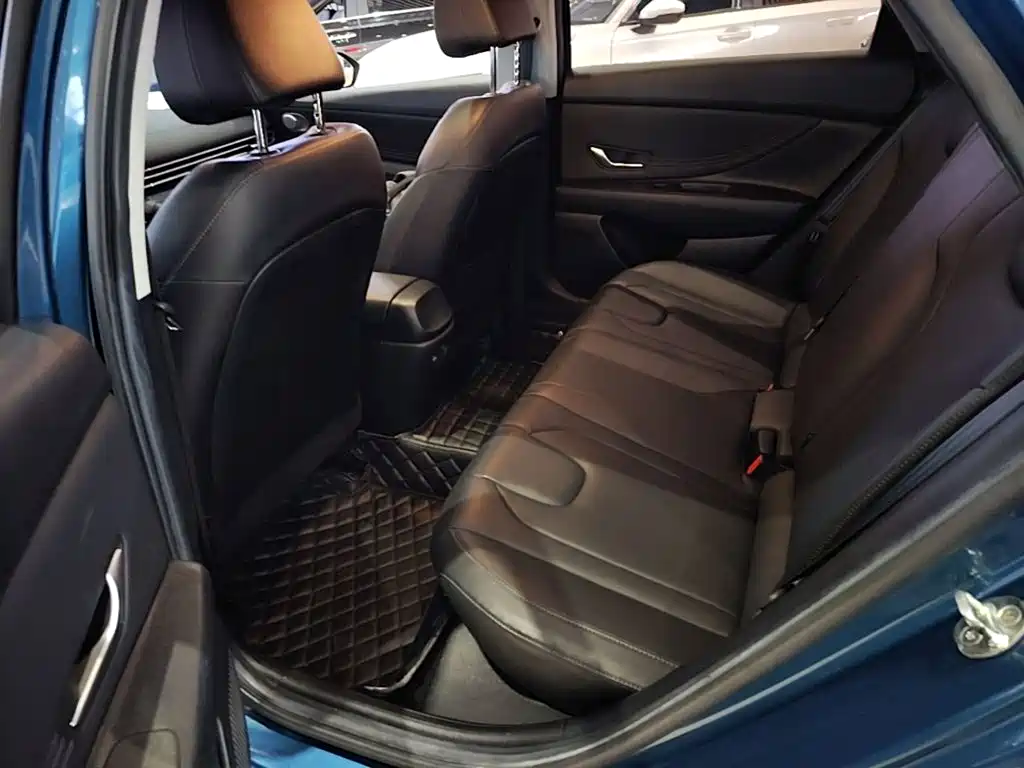 Hyundai Elantra — миниатюра 13