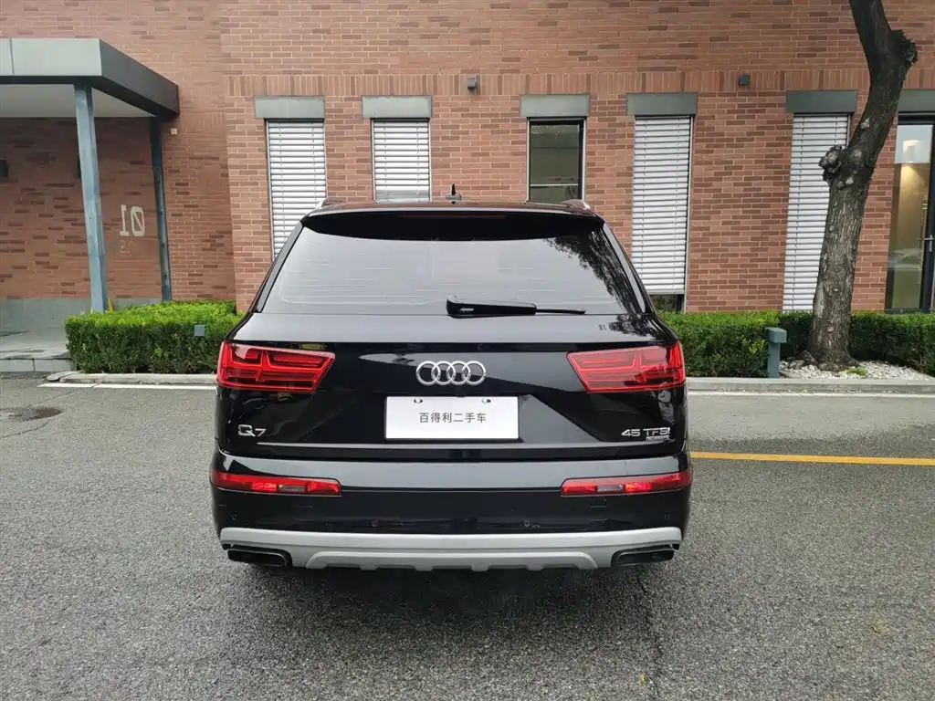 AUDI  Q7
