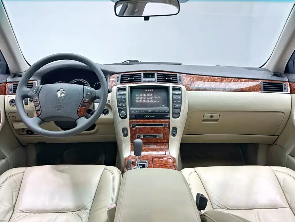 Toyota Crown — миниатюра 11