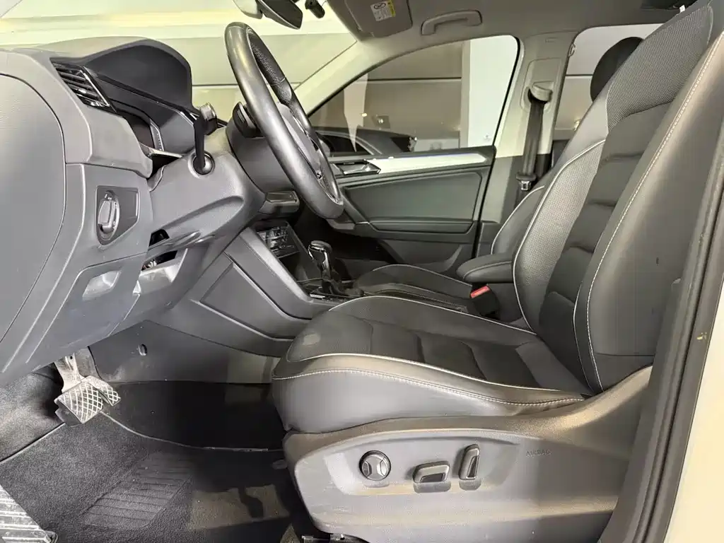 Volkswagen Tiguan L PHEV — миниатюра 4
