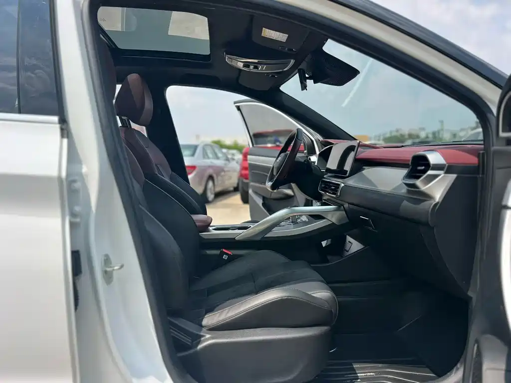 Geely Binyue — миниатюра 8