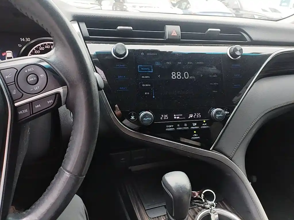 Toyota Camry — миниатюра 18