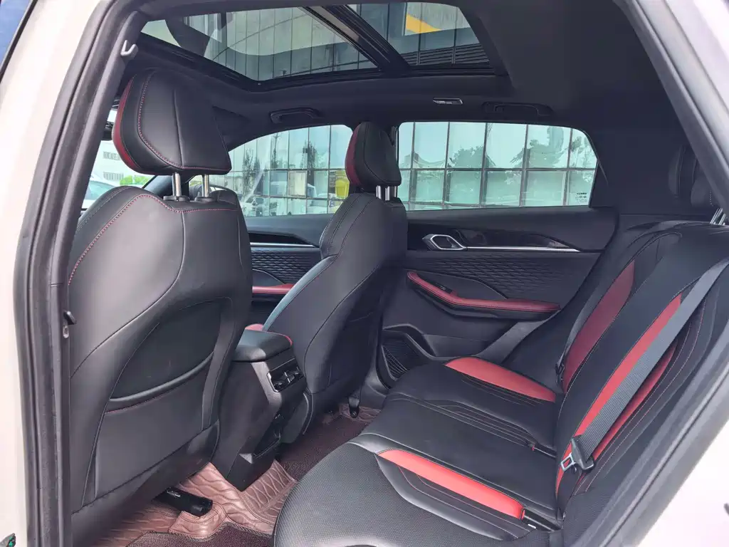 Geely Binyue — миниатюра 10