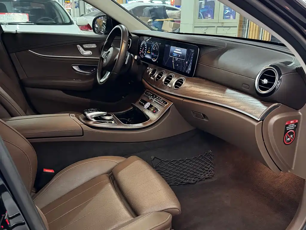 Mercedes-Benz E-Class — миниатюра 7