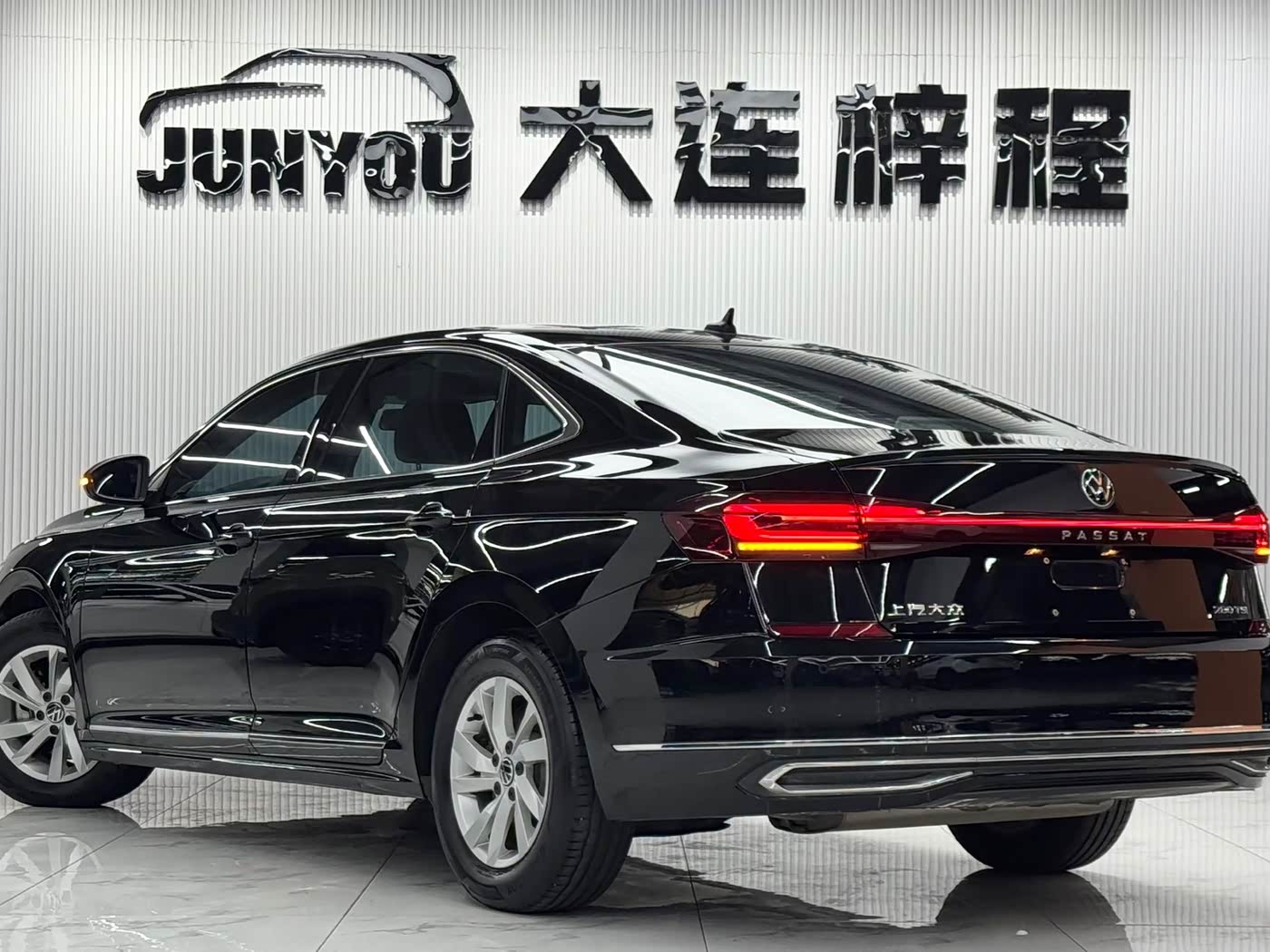Volkswagen Passat 1.4 л 2023 г. Чёрный, пробег 42000 км