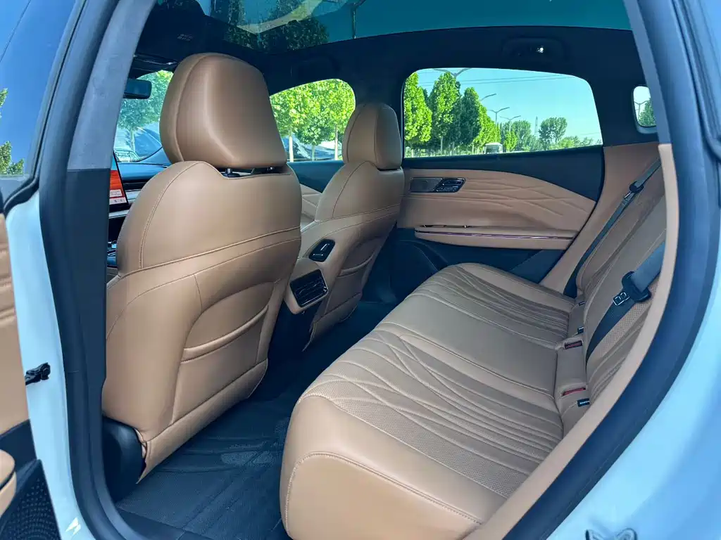 Geely Galaxy Galaxy 8 8 2025 130km EM-P