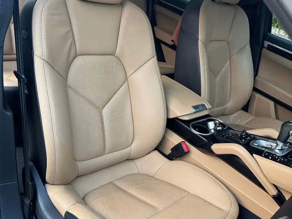 Porsche Cayenne — миниатюра 9