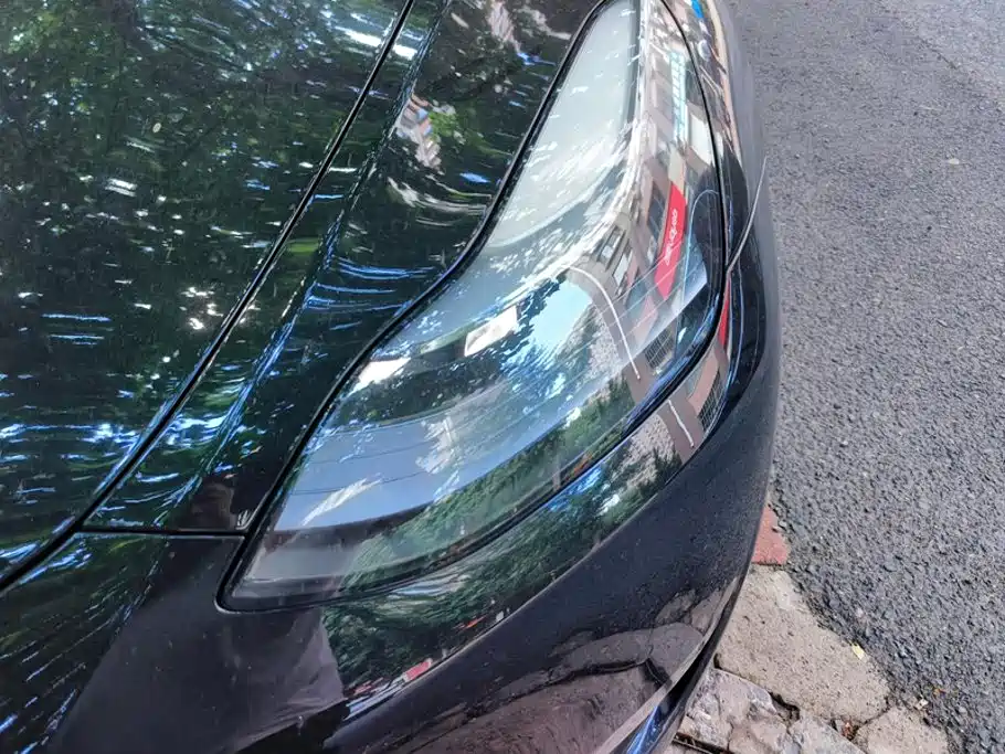 Tesla Model Y — миниатюра 5