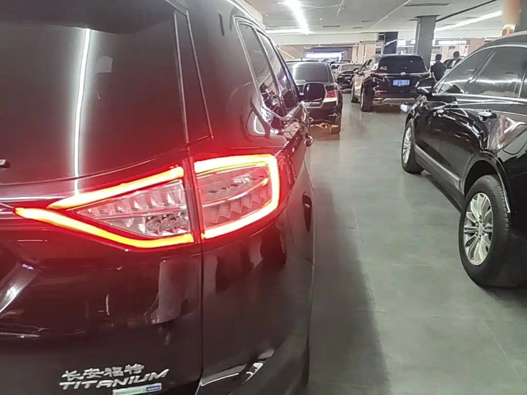 Ford Edge — миниатюра 8