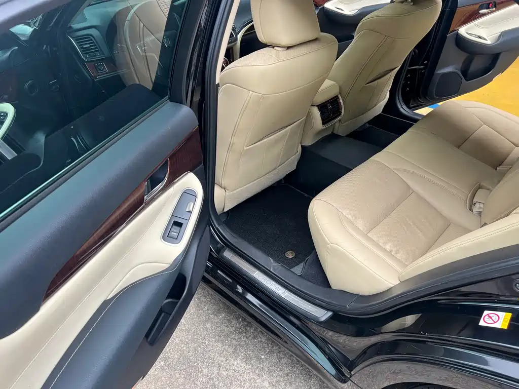Toyota Crown 2015 2.0T Fashion