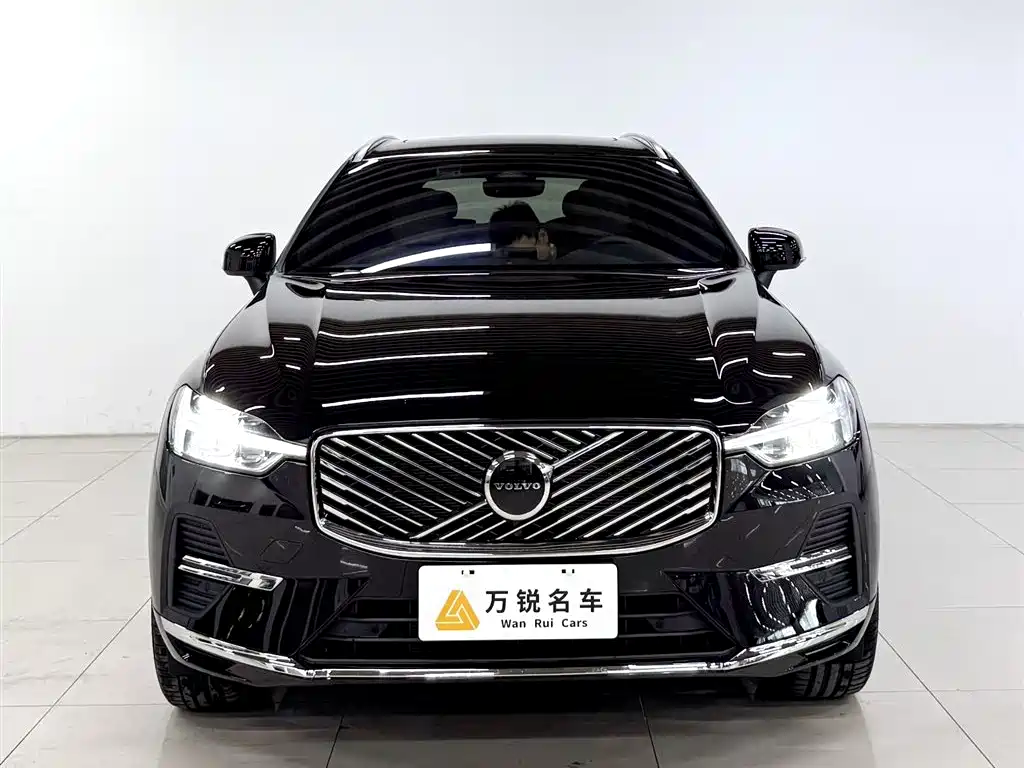 Volvo XC60 2026 B5 Luxury