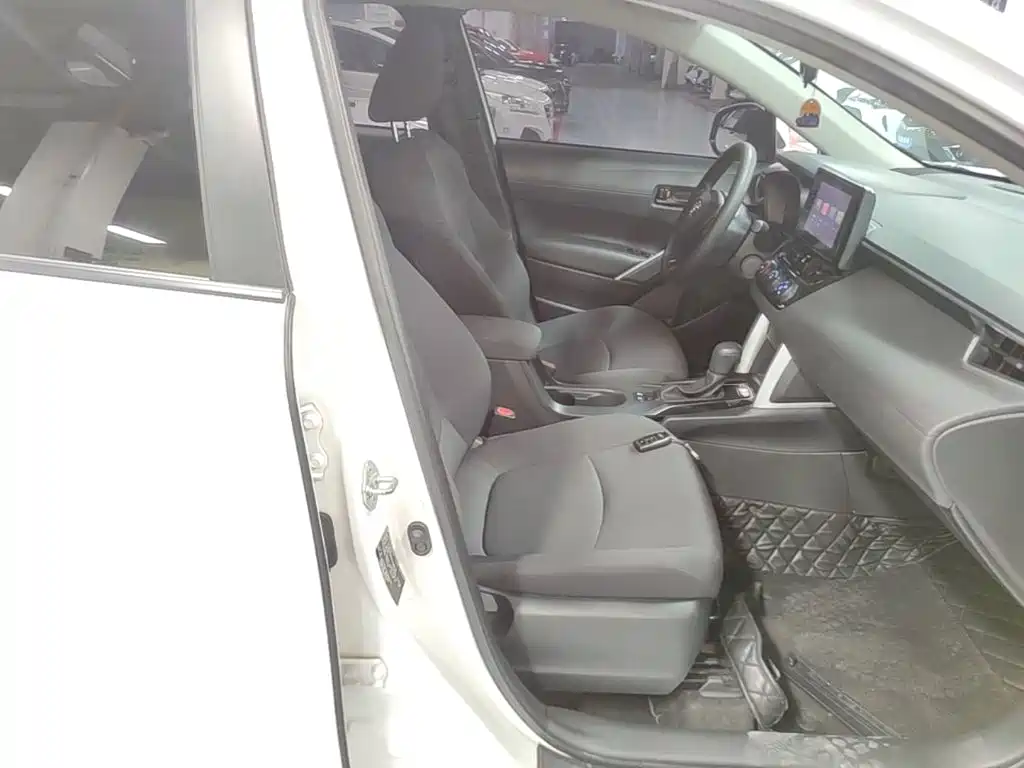 Toyota Corolla Cross — миниатюра 25