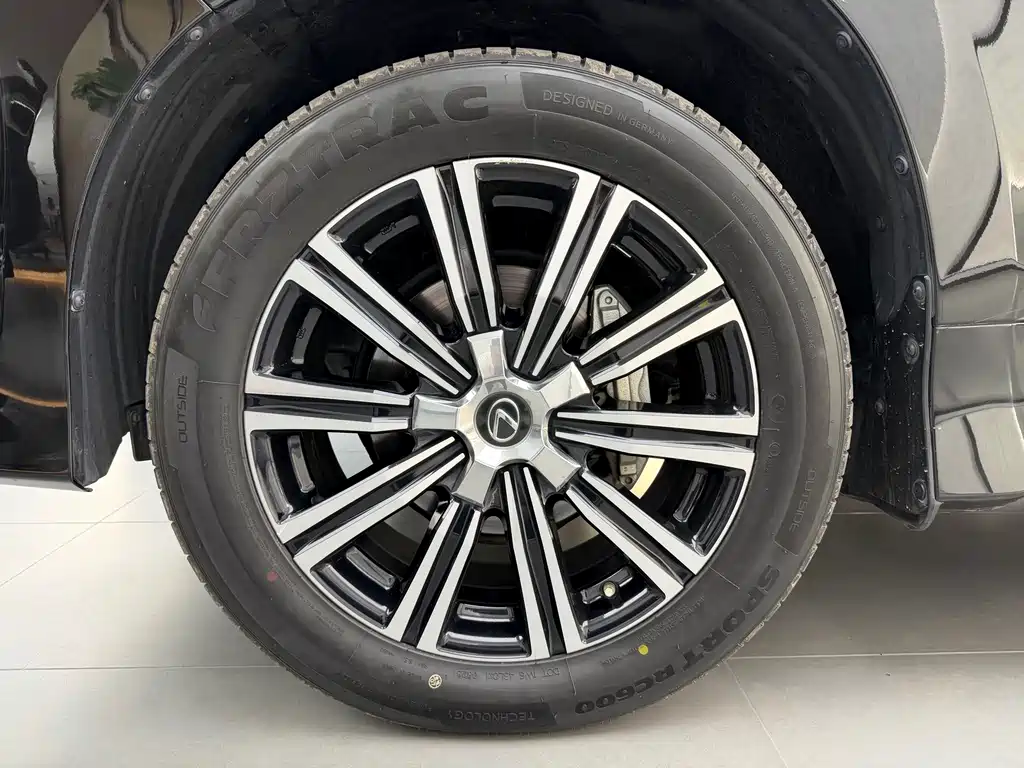 Lexus LX — миниатюра 22