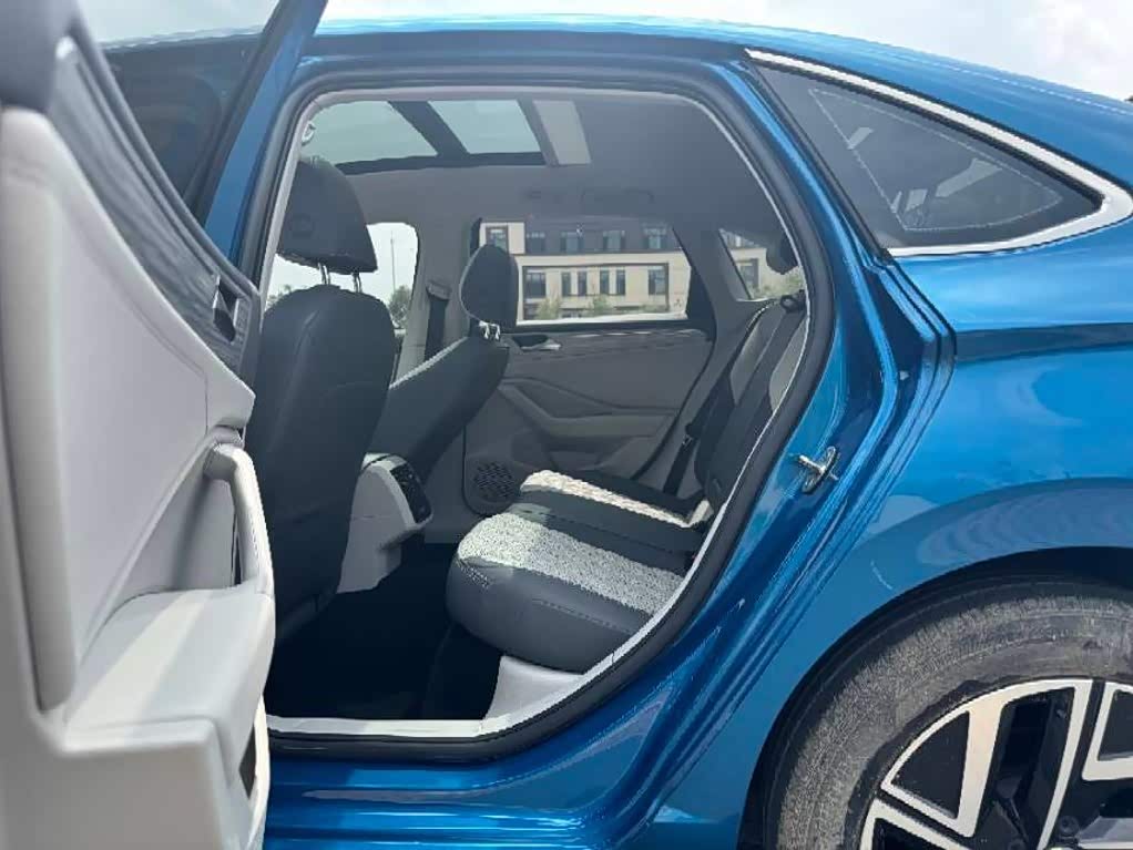 Jetour Jetour X70 PLUS 1.4 л 2022 г. Голубой, пробег 34000 км