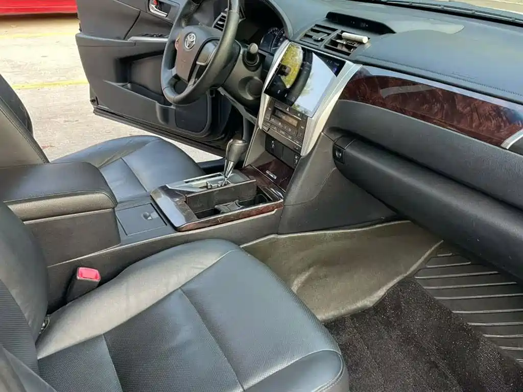 Toyota Camry — миниатюра 5