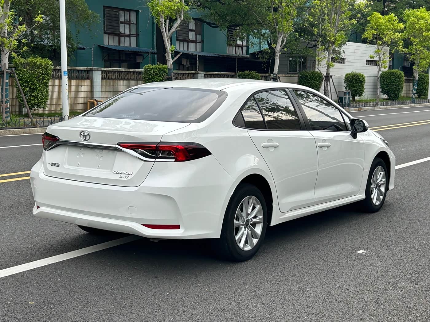 Toyota Corolla 1.2 л 2025 г. Белый, пробег 9000 км
