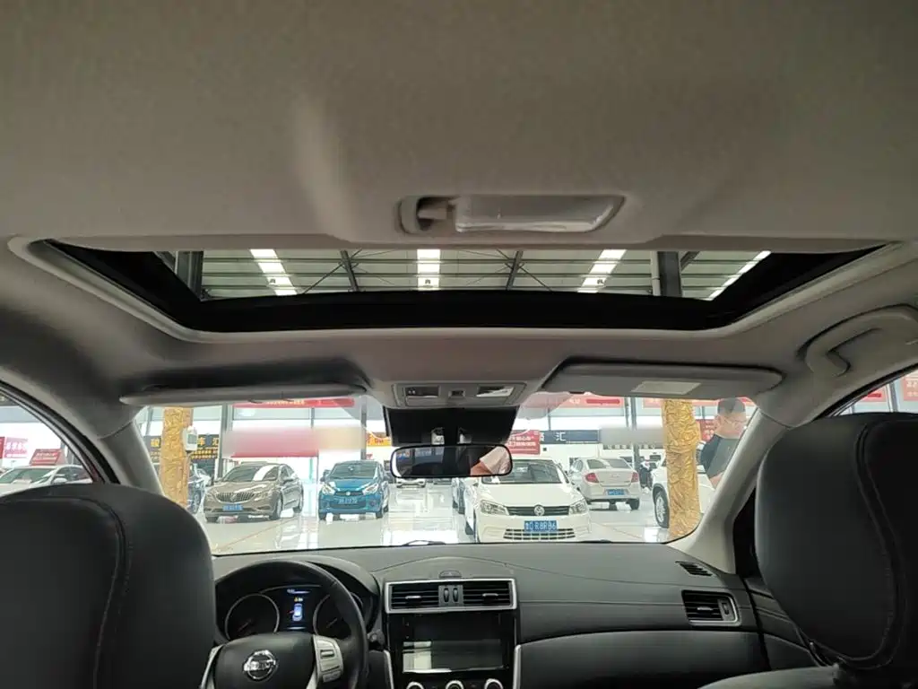Nissan Tiida — миниатюра 18