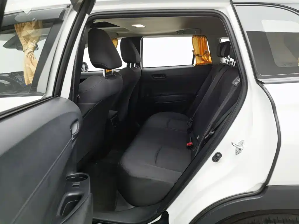 Toyota Corolla Cross — миниатюра 15