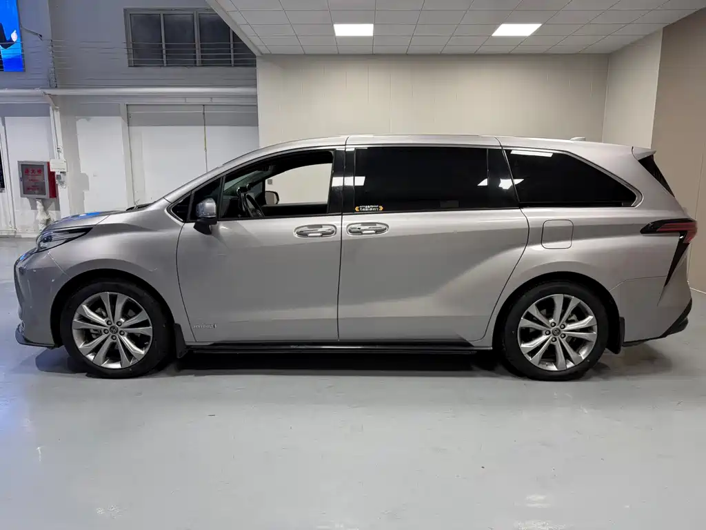 TOYOTA SIENNA