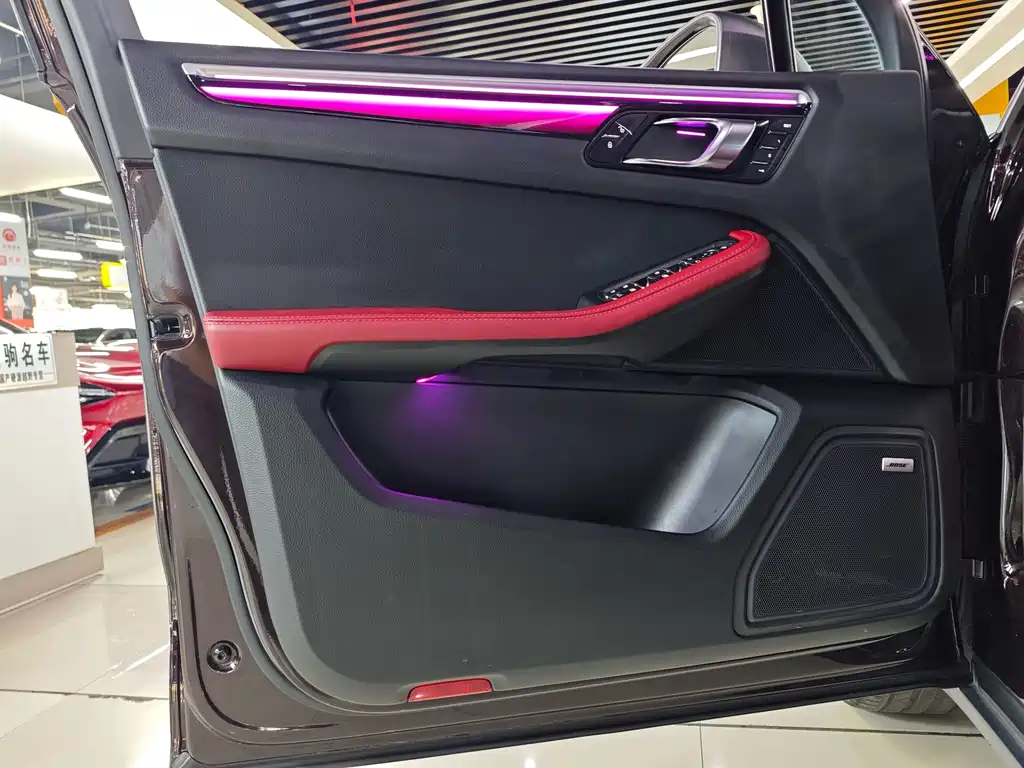 Porsche Macan — миниатюра 6