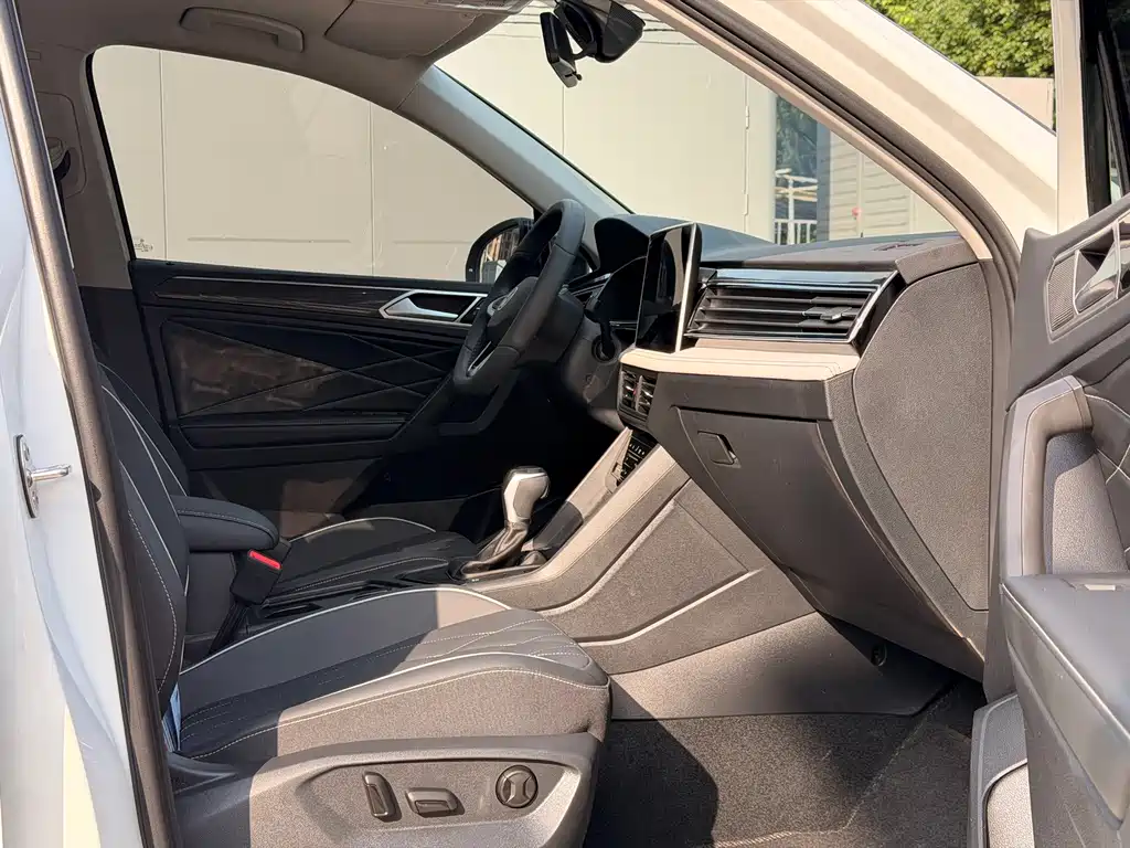 Volkswagen Tiguan L — миниатюра 8