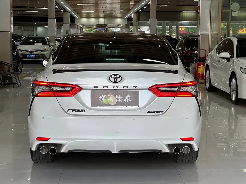Toyota Camry — миниатюра 19