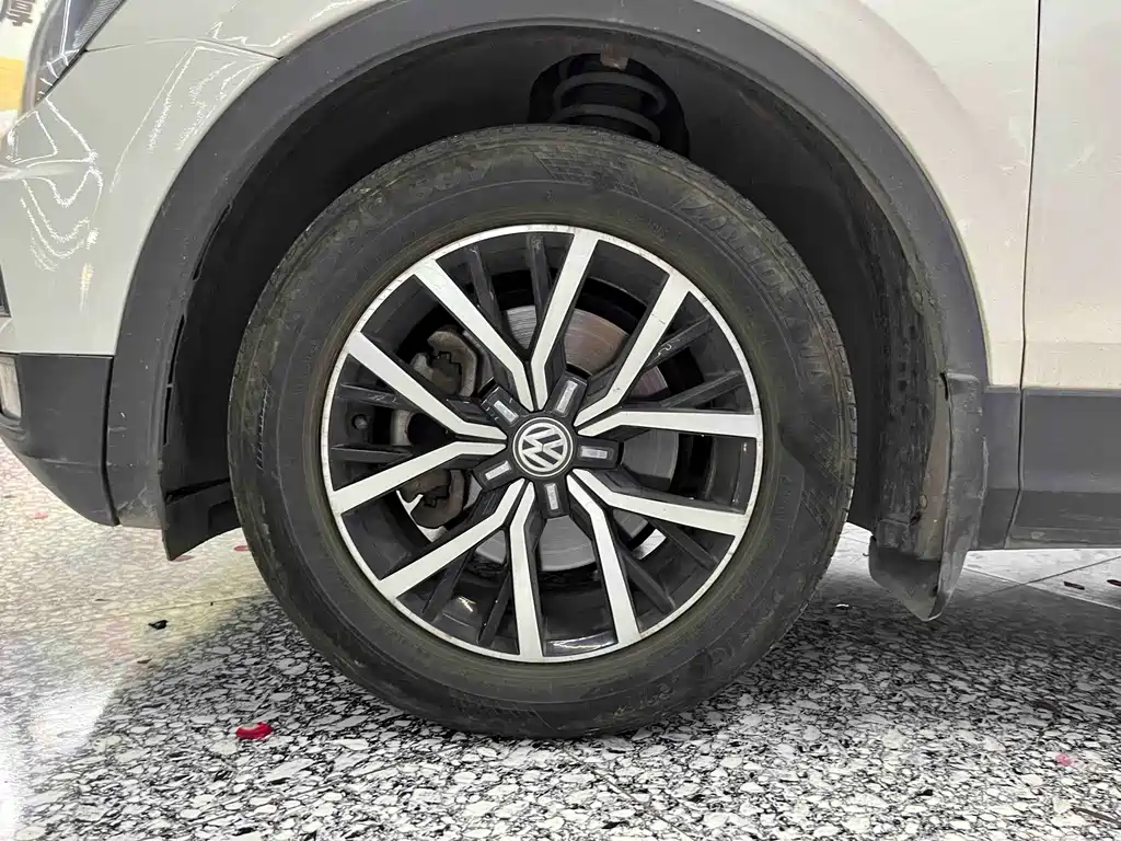 Volkswagen Tiguan L — миниатюра 15