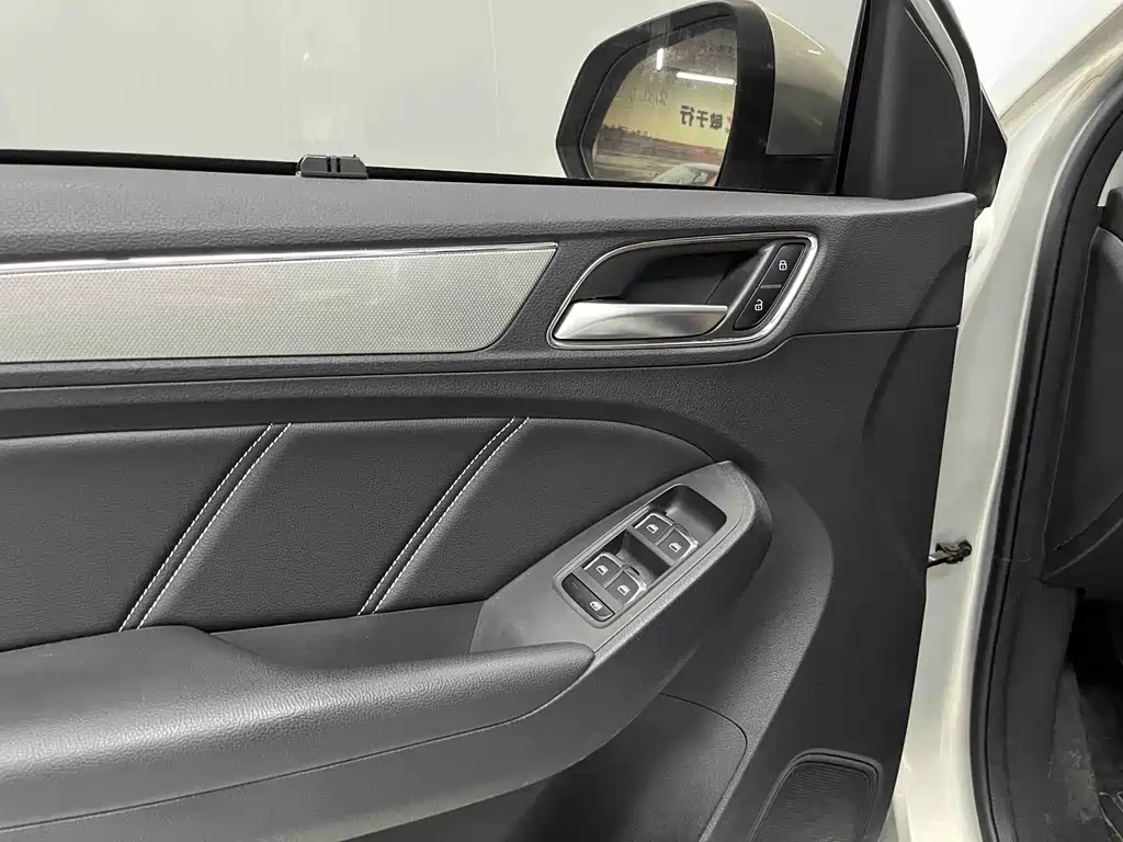 Roewe RX5 — миниатюра 6