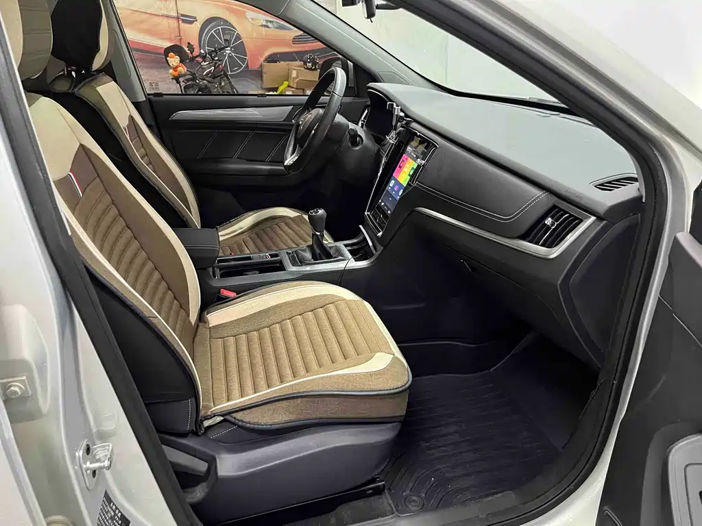 Roewe RX5 — миниатюра 12