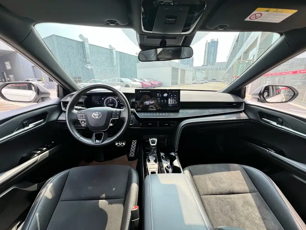 Toyota Camry — миниатюра 7