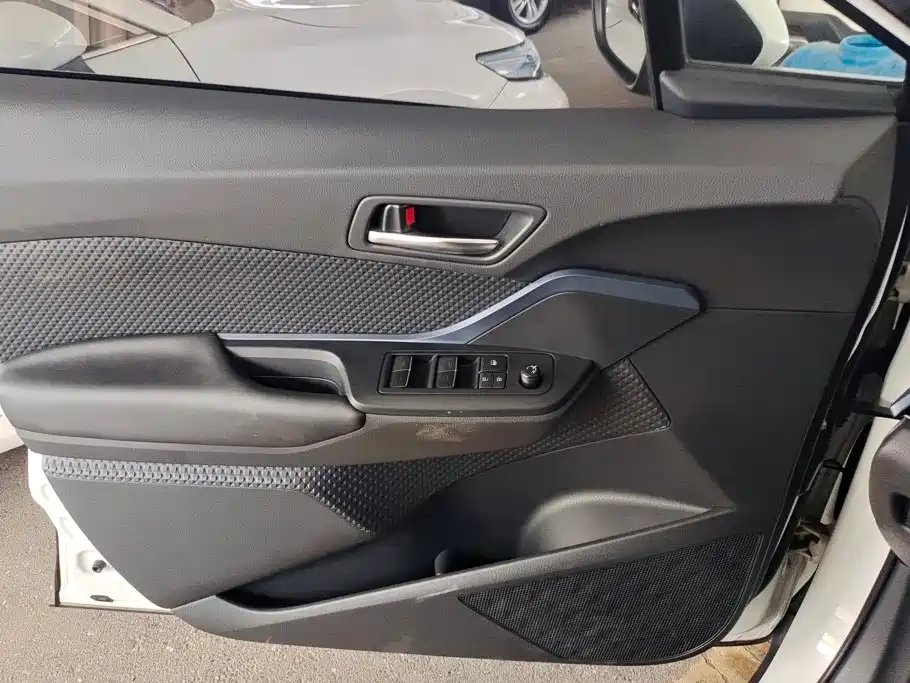 Toyota IZOA — миниатюра 7