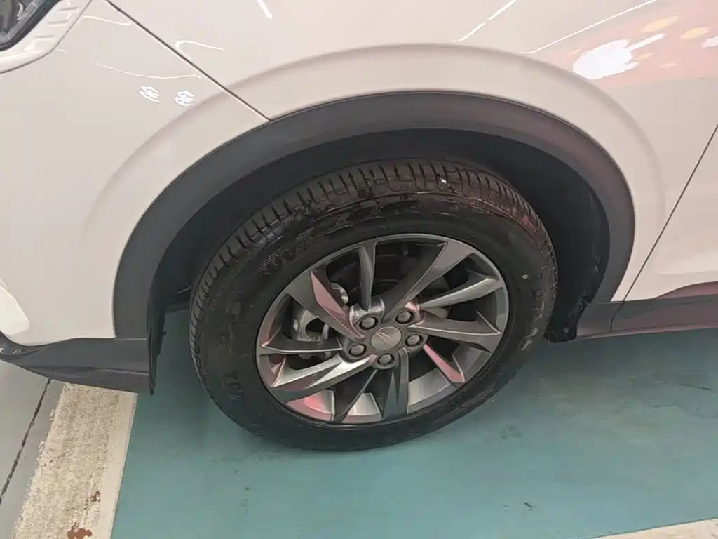 Geely Binyue — миниатюра 23