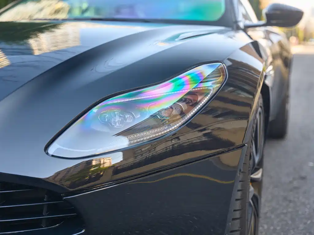 ASTON MARTIN DB11