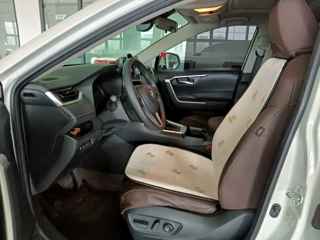Toyota RAV4 — миниатюра 8