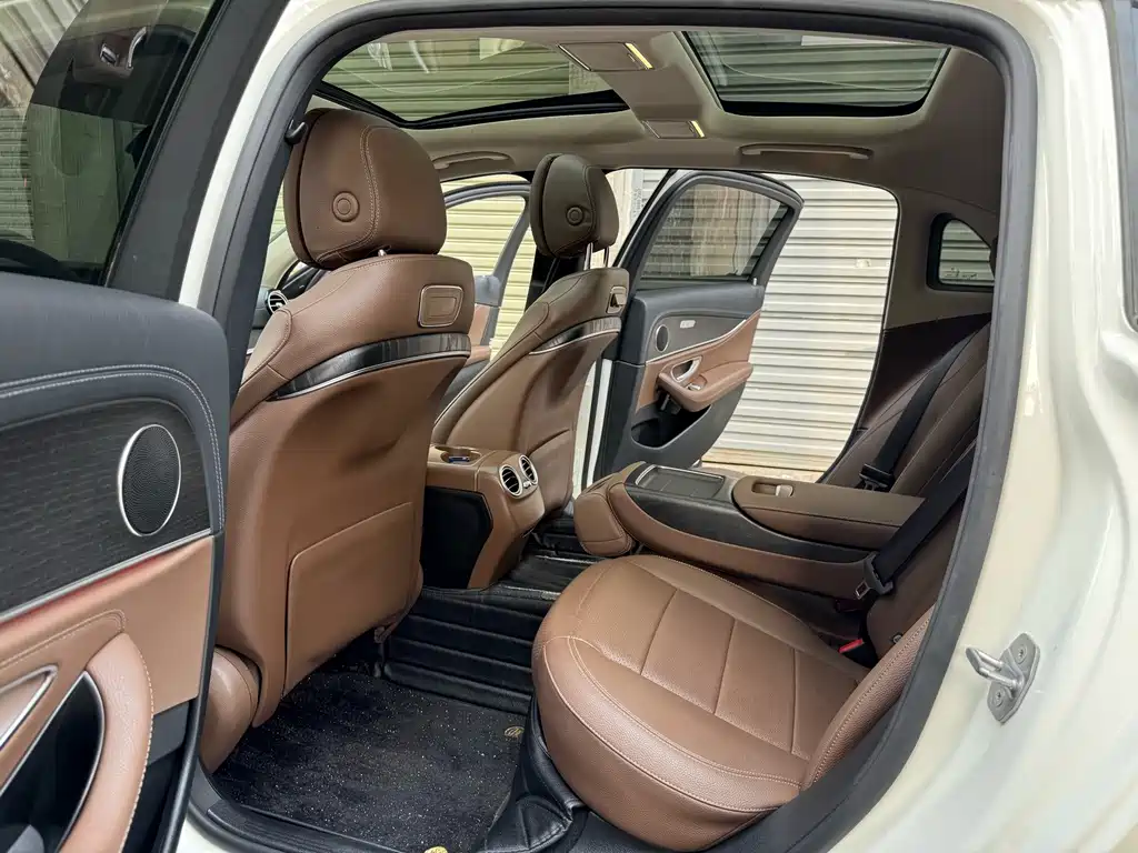 Mercedes-Benz E-Class — миниатюра 8