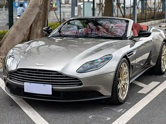 ASTON MARTIN DB11 2023