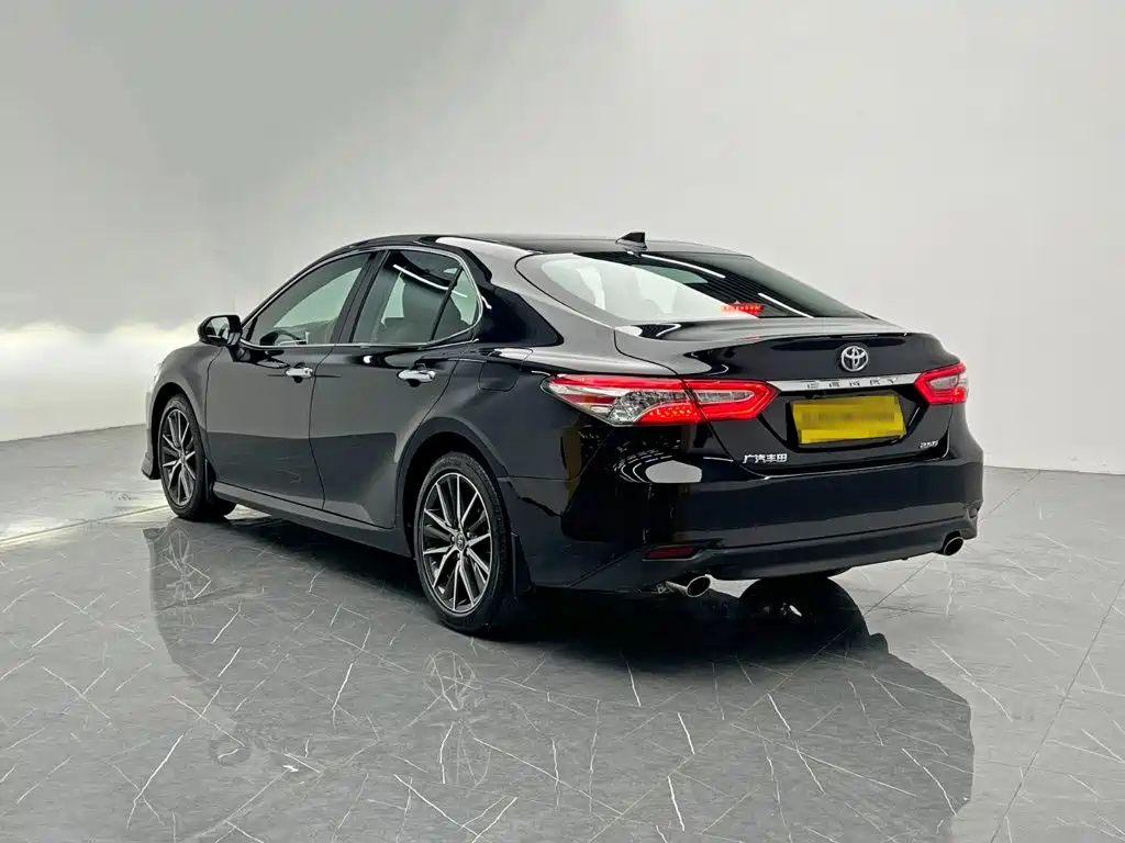 Toyota Camry — миниатюра 4