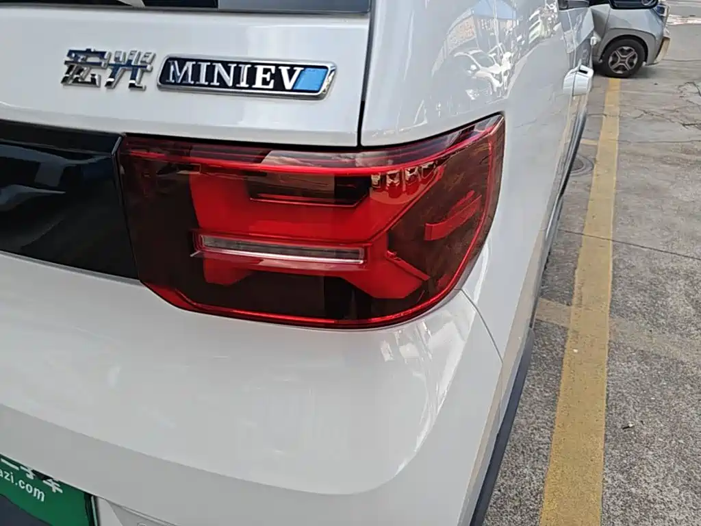 Wuling MINIEV — миниатюра 8