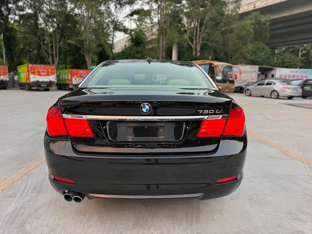BMW 7 Series — миниатюра 19