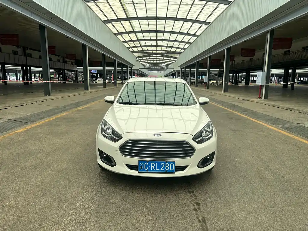 Ford Escort 2015 1.5L AT Fashion