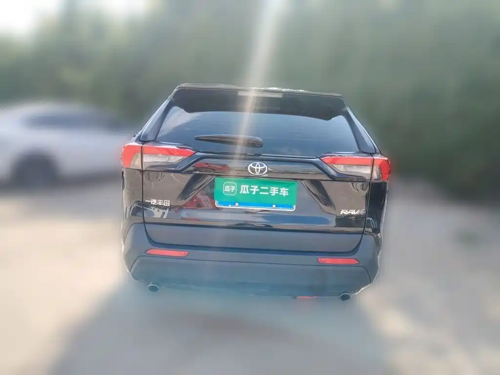 Toyota RAV4 — миниатюра 3