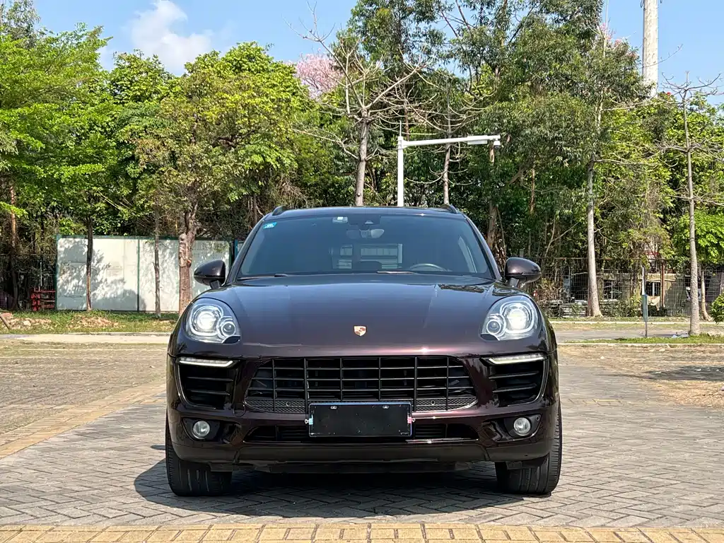 PORSCHE MACAN