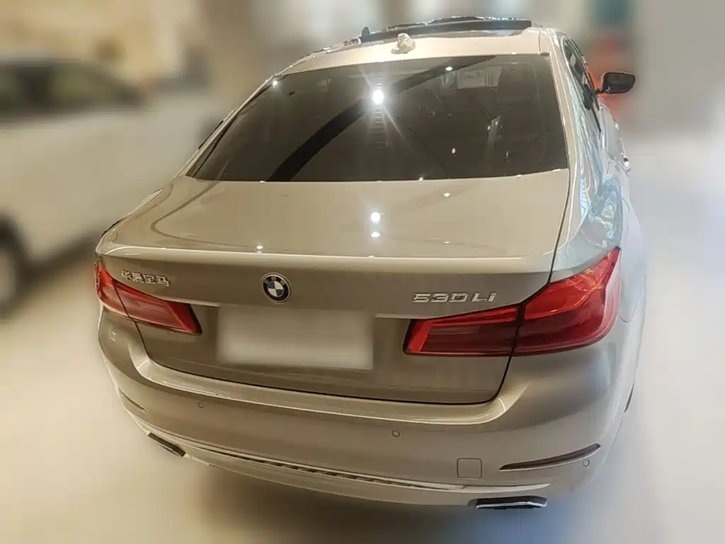 BMW 5 Series — миниатюра 8