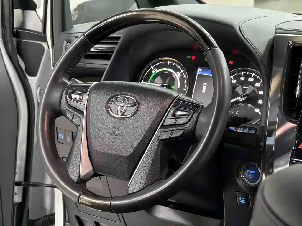 Toyota Alphard — миниатюра 25
