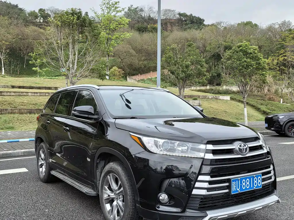 TOYOTA HIGHLANDER