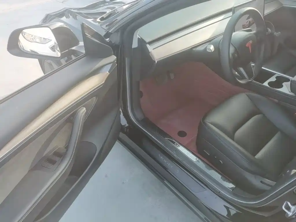 Tesla Model 3 — миниатюра 16